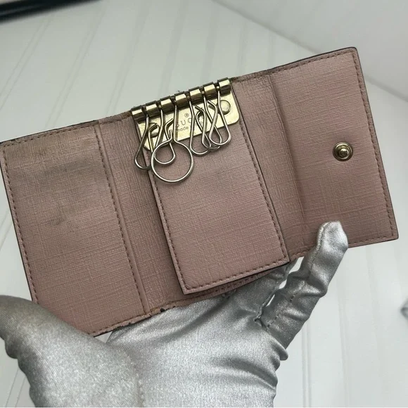 Gucci White and Pink GG 6 Ring Holder Wallet Case - Picture 9 of 11